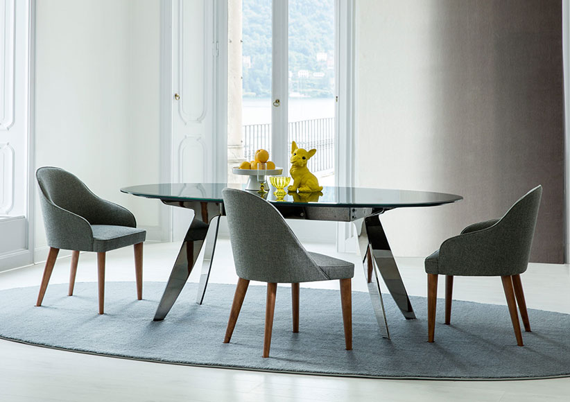 Ring cristal table and judy chairs